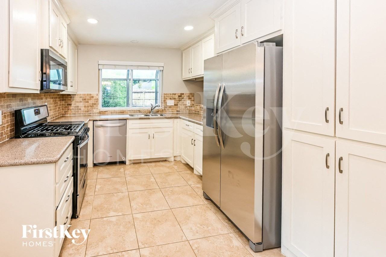 5351 Pine Cliff Dr - Photo 6 of 15