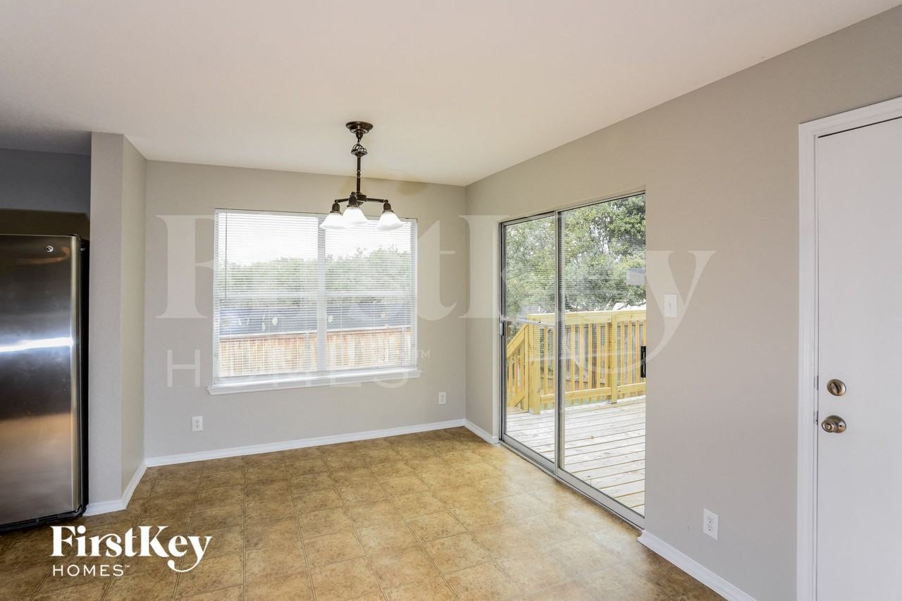 4623 Adkins Trl - Photo 4 of 15