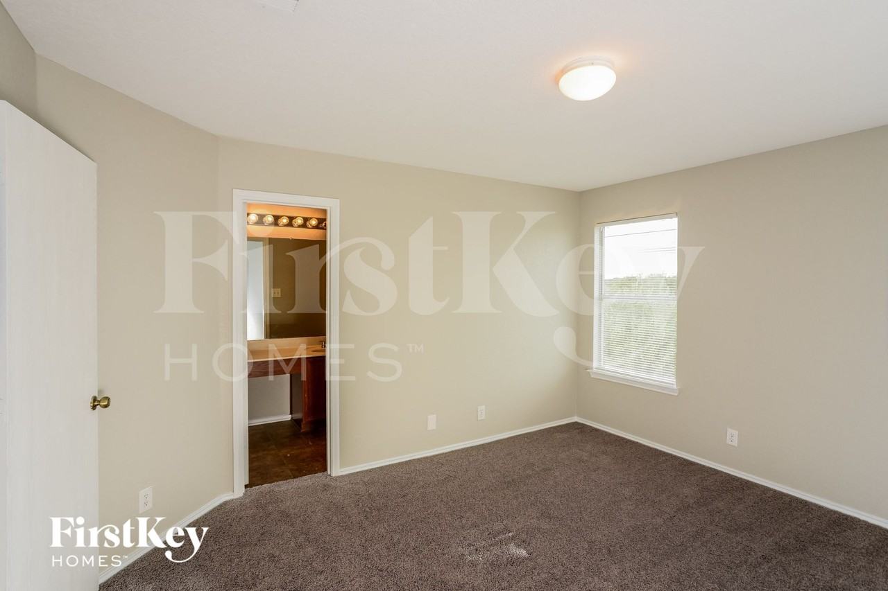 4623 Adkins Trl - Photo 7 of 15