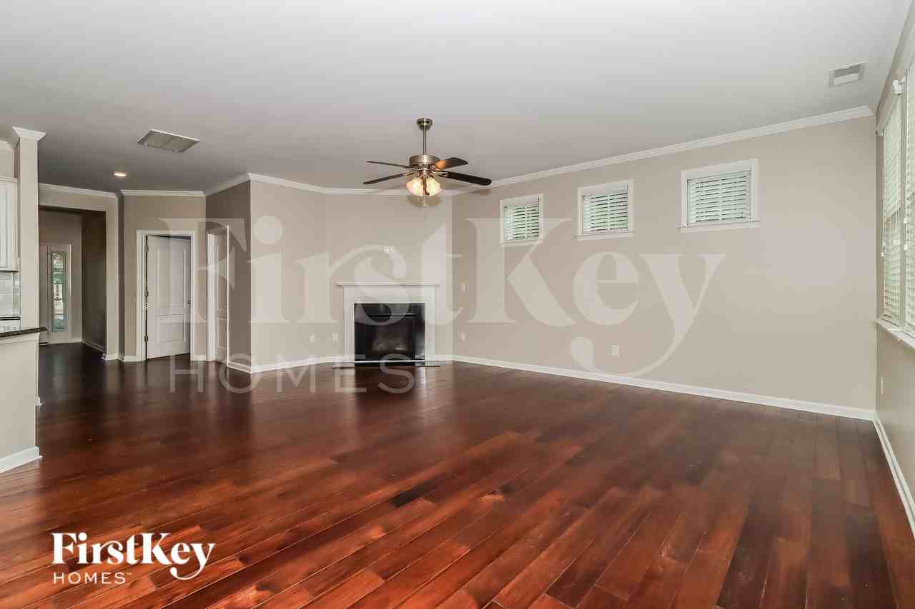 107 Yellowbell Rd - Photo 4 of 15