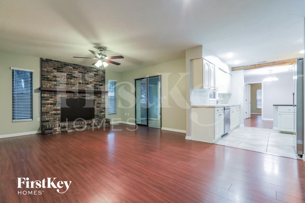 8340 Brandeis Cir W - Photo 2 of 15