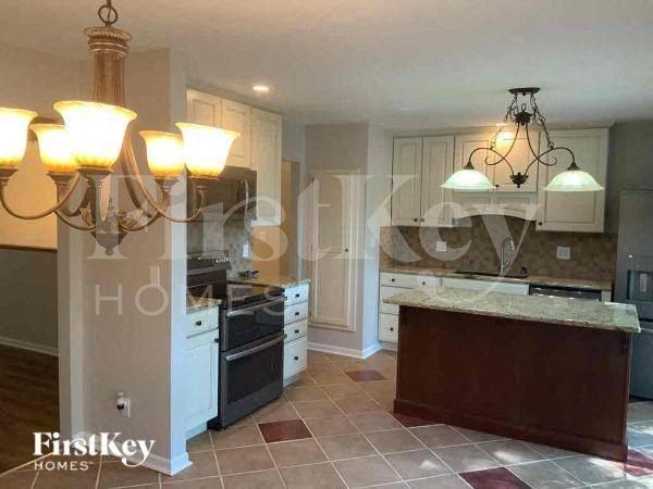 13900 S Raintree Dr - Photo 5 of 11