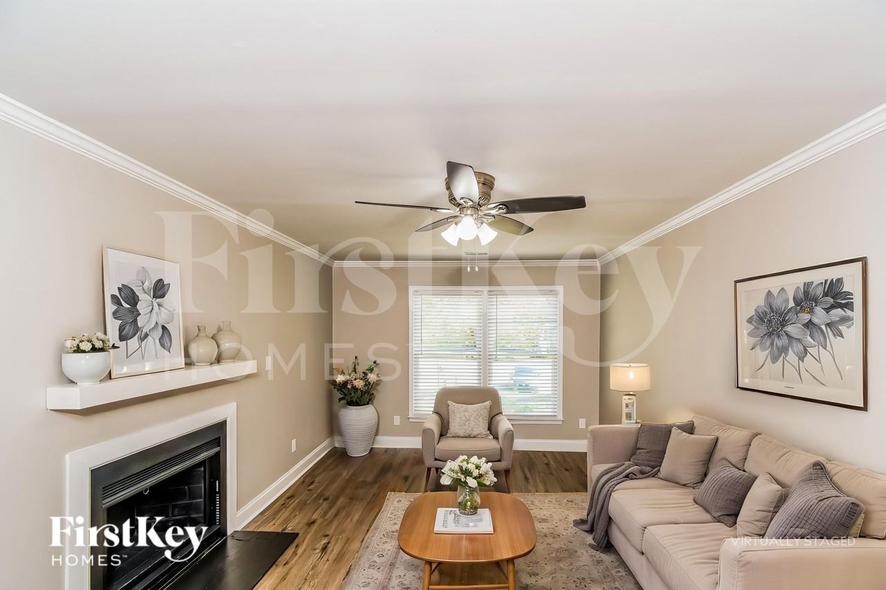 701 Whitby Ct - Photo 3 of 18