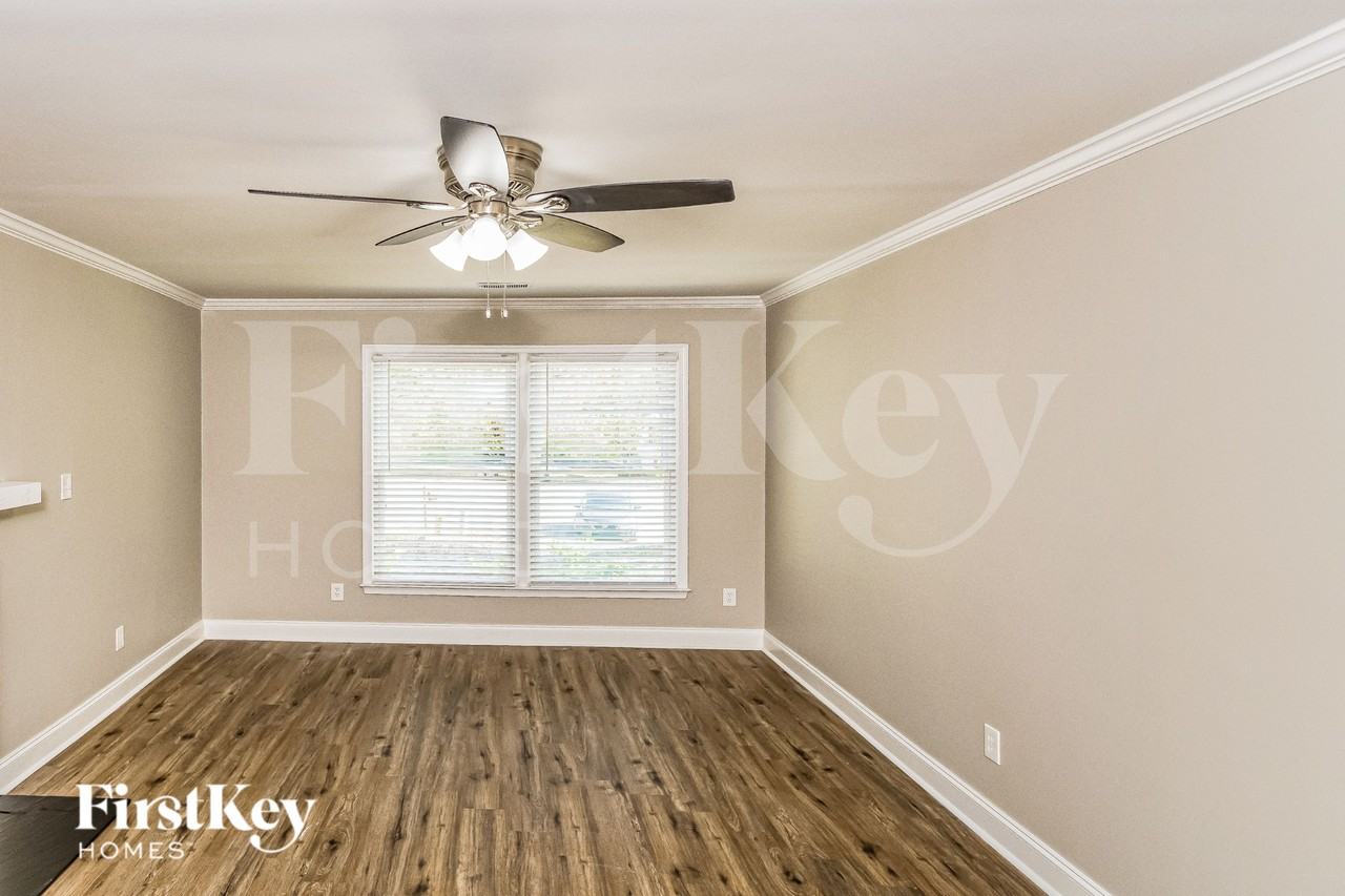 701 Whitby Ct - Photo 4 of 18