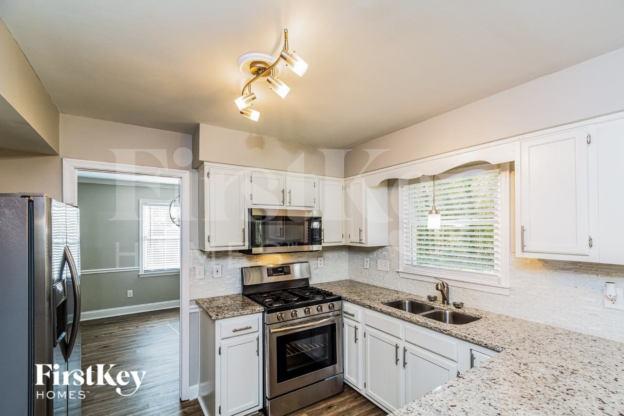 701 Whitby Ct - Photo 5 of 18