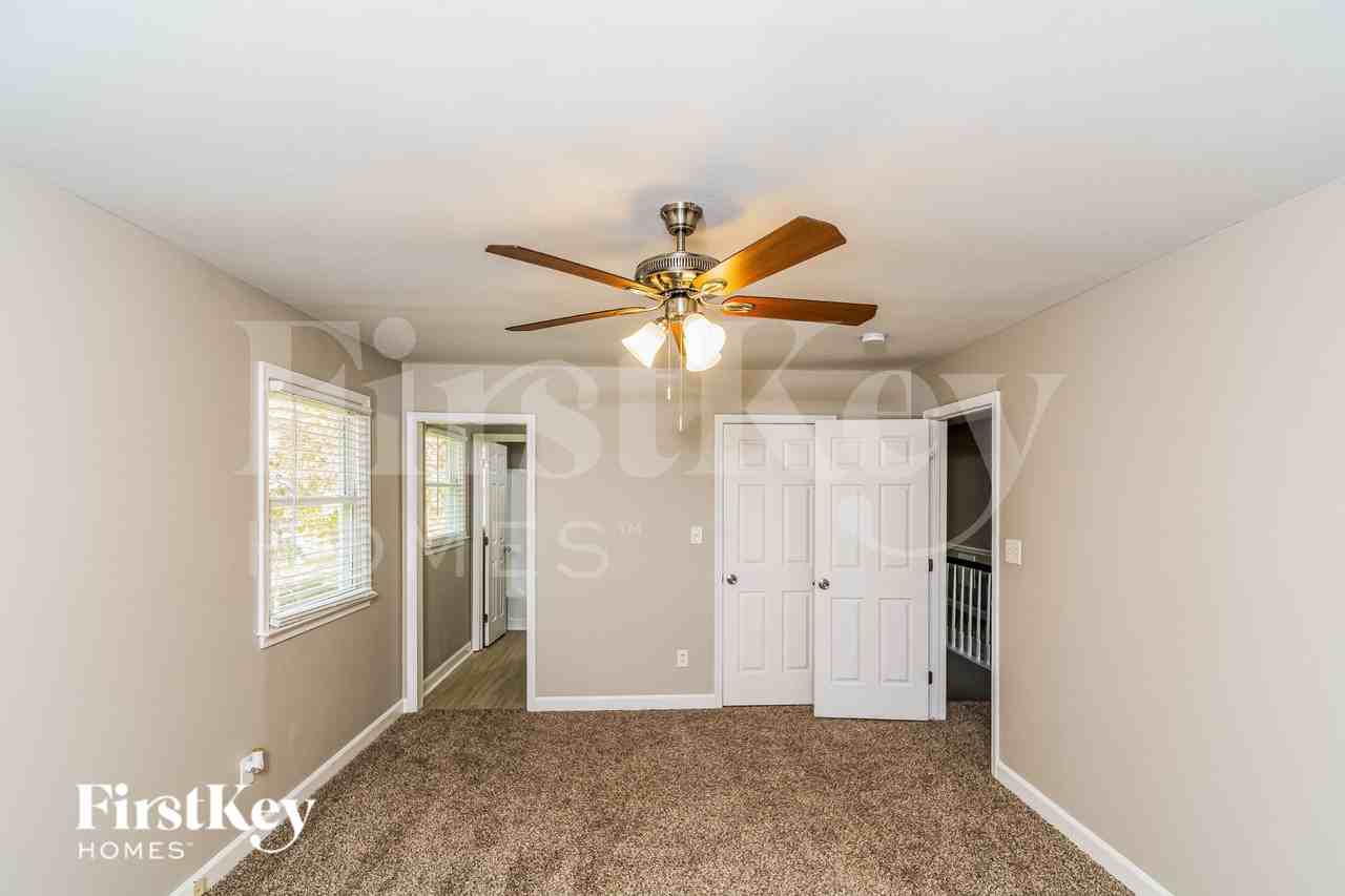 701 Whitby Ct - Photo 6 of 18