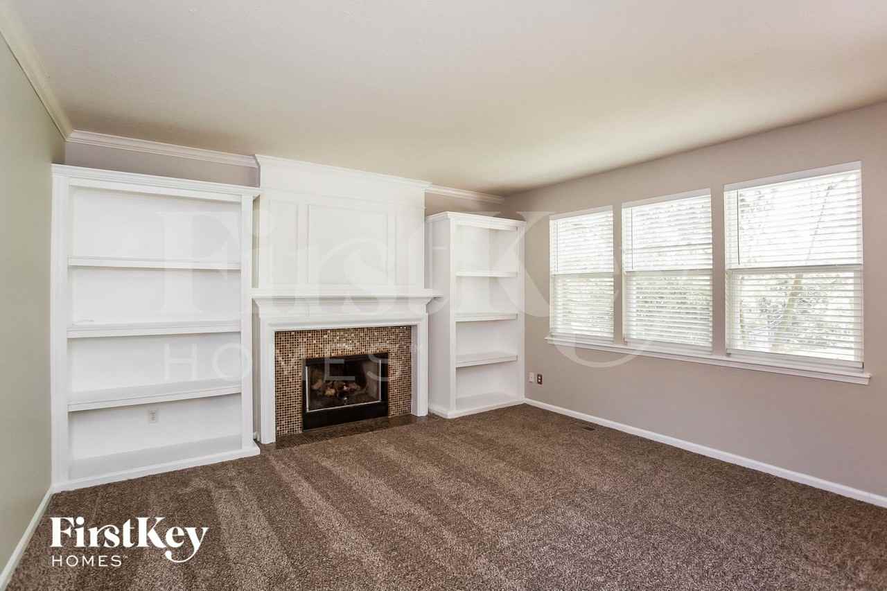 8258 Morel Dr - Photo 3 of 15