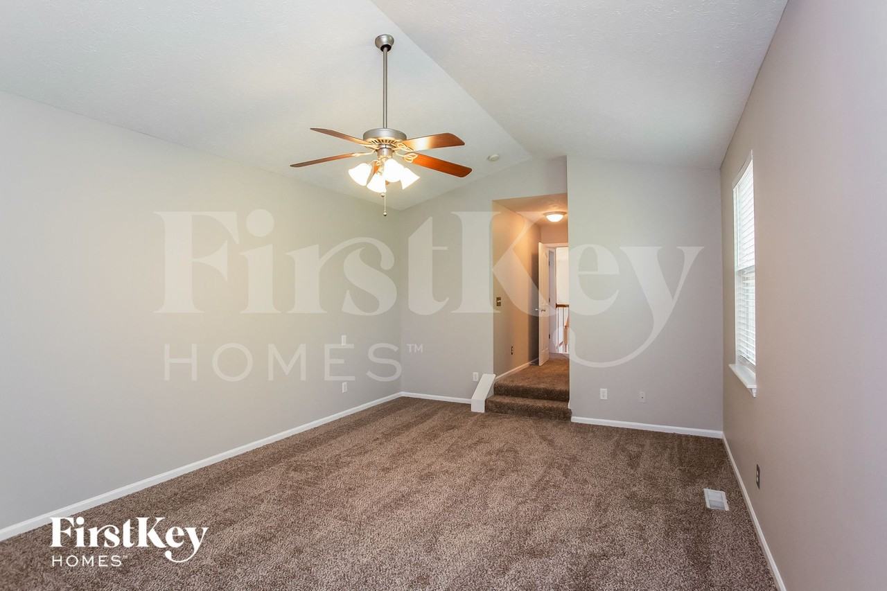 8258 Morel Dr - Photo 5 of 15