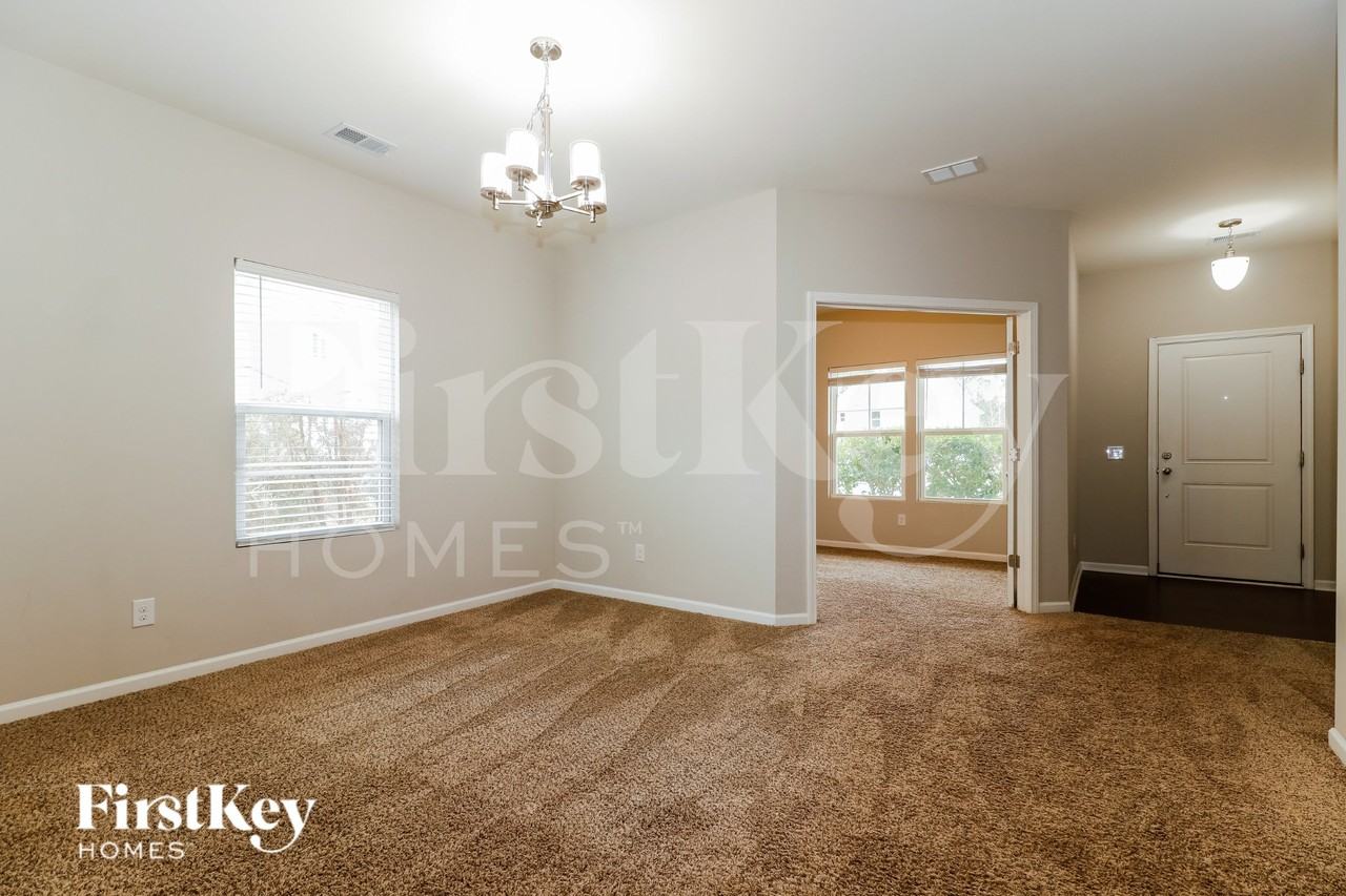 104 Breeders Ct - Photo 3 of 15