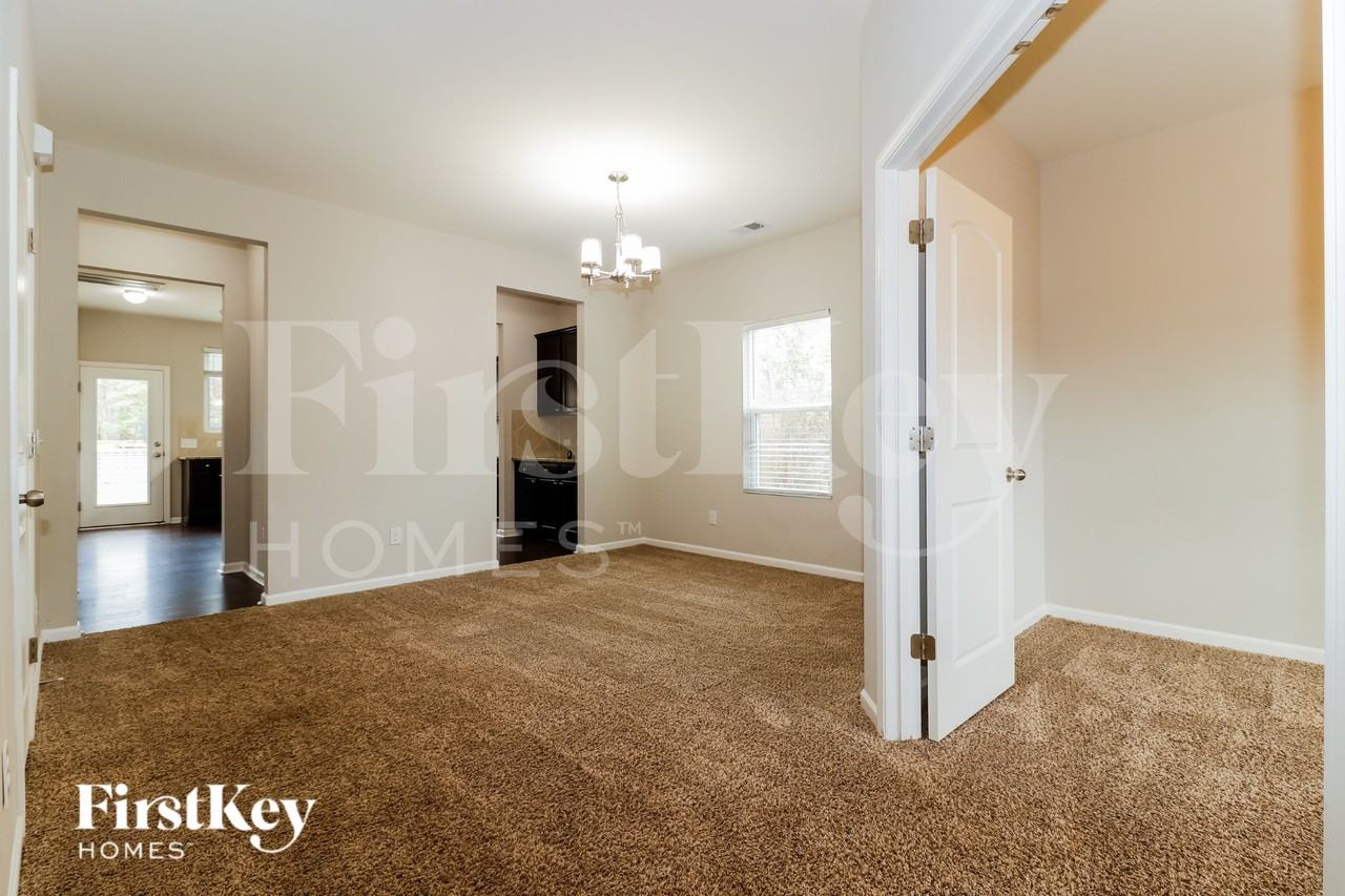 104 Breeders Ct - Photo 4 of 15