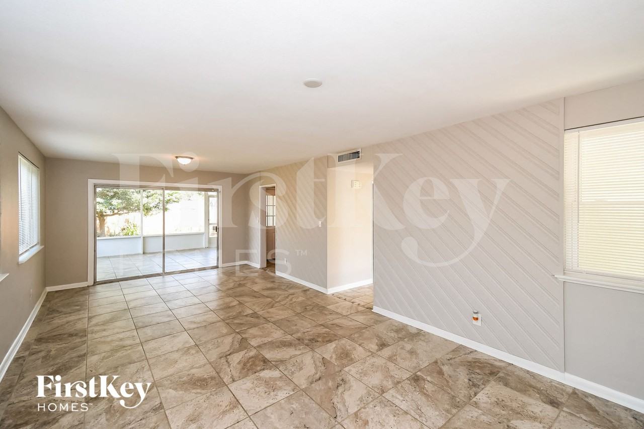 7127 Altama Rd - Photo 4 of 15