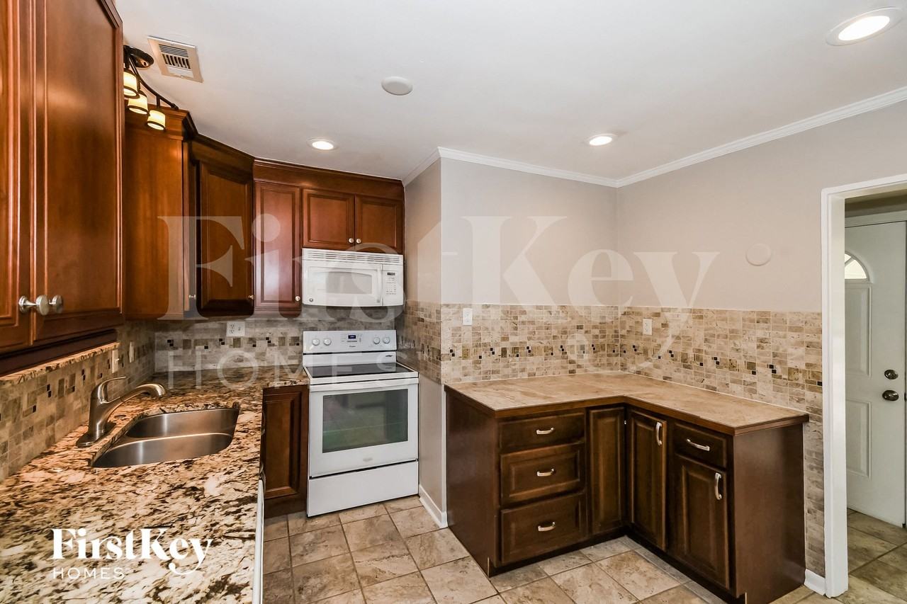 7127 Altama Rd - Photo 6 of 15