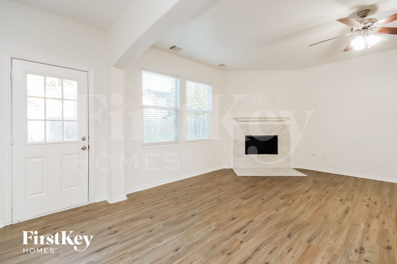 28603 Hidden Lk W - Photo 3 of 15