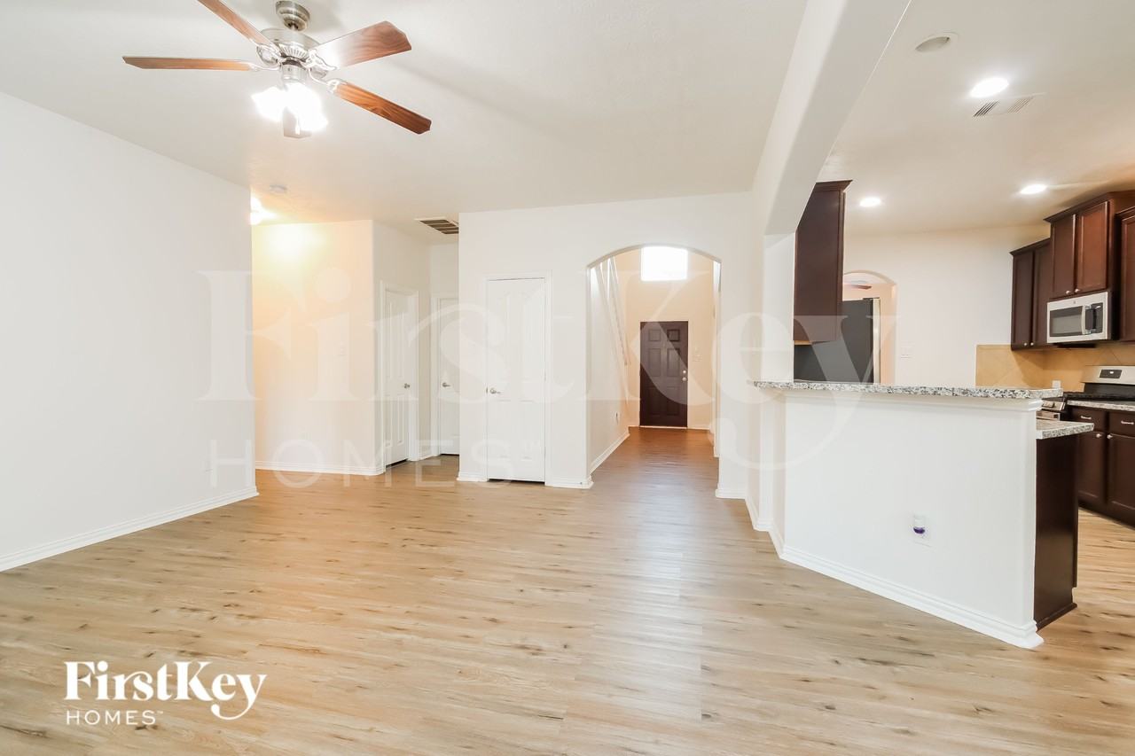 28603 Hidden Lk W - Photo 5 of 15