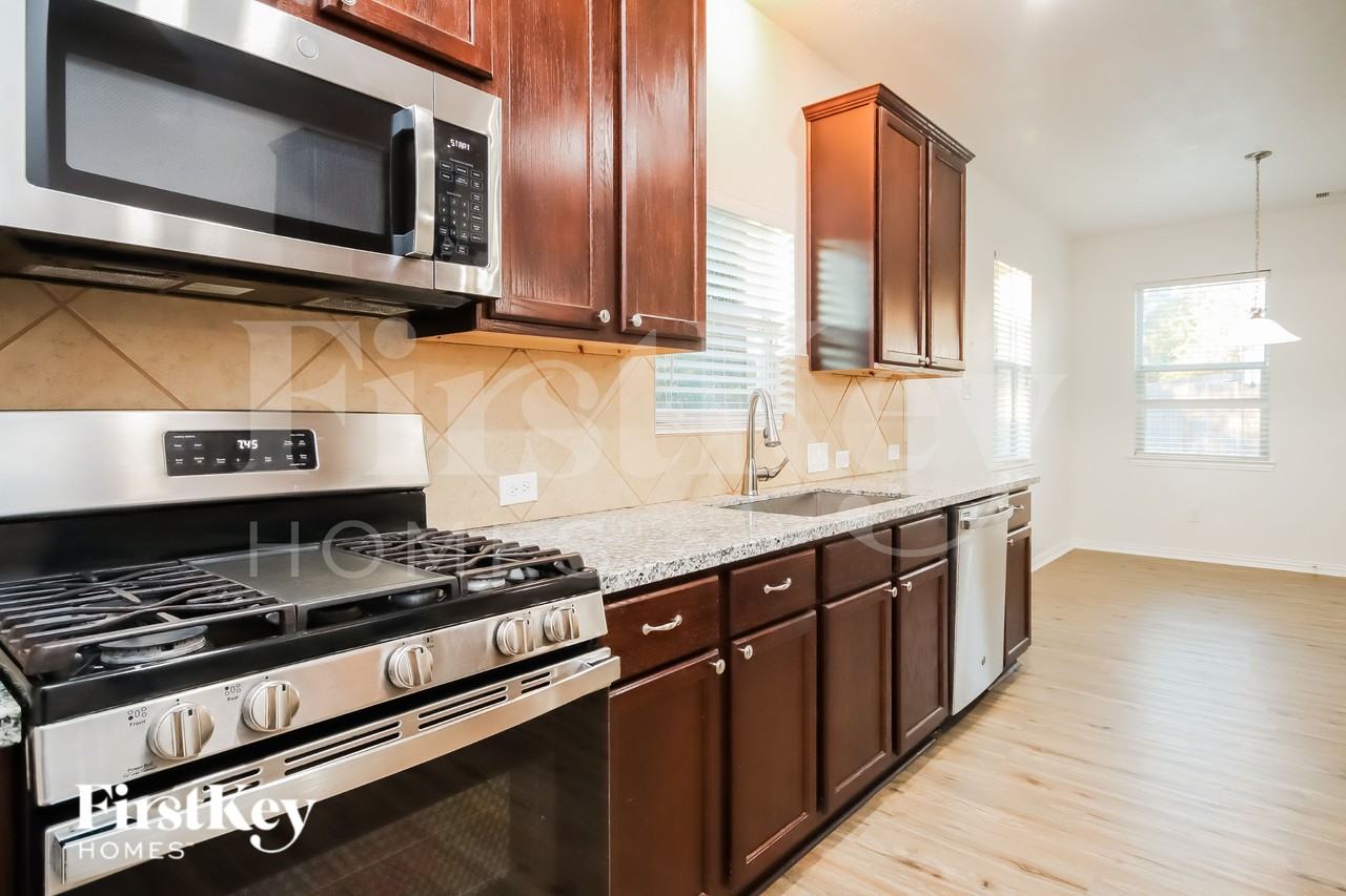 28603 Hidden Lk W - Photo 7 of 15