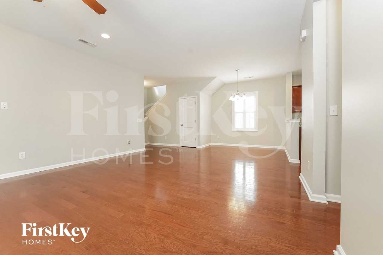 126 Brookhaven Rd - Photo 4 of 15