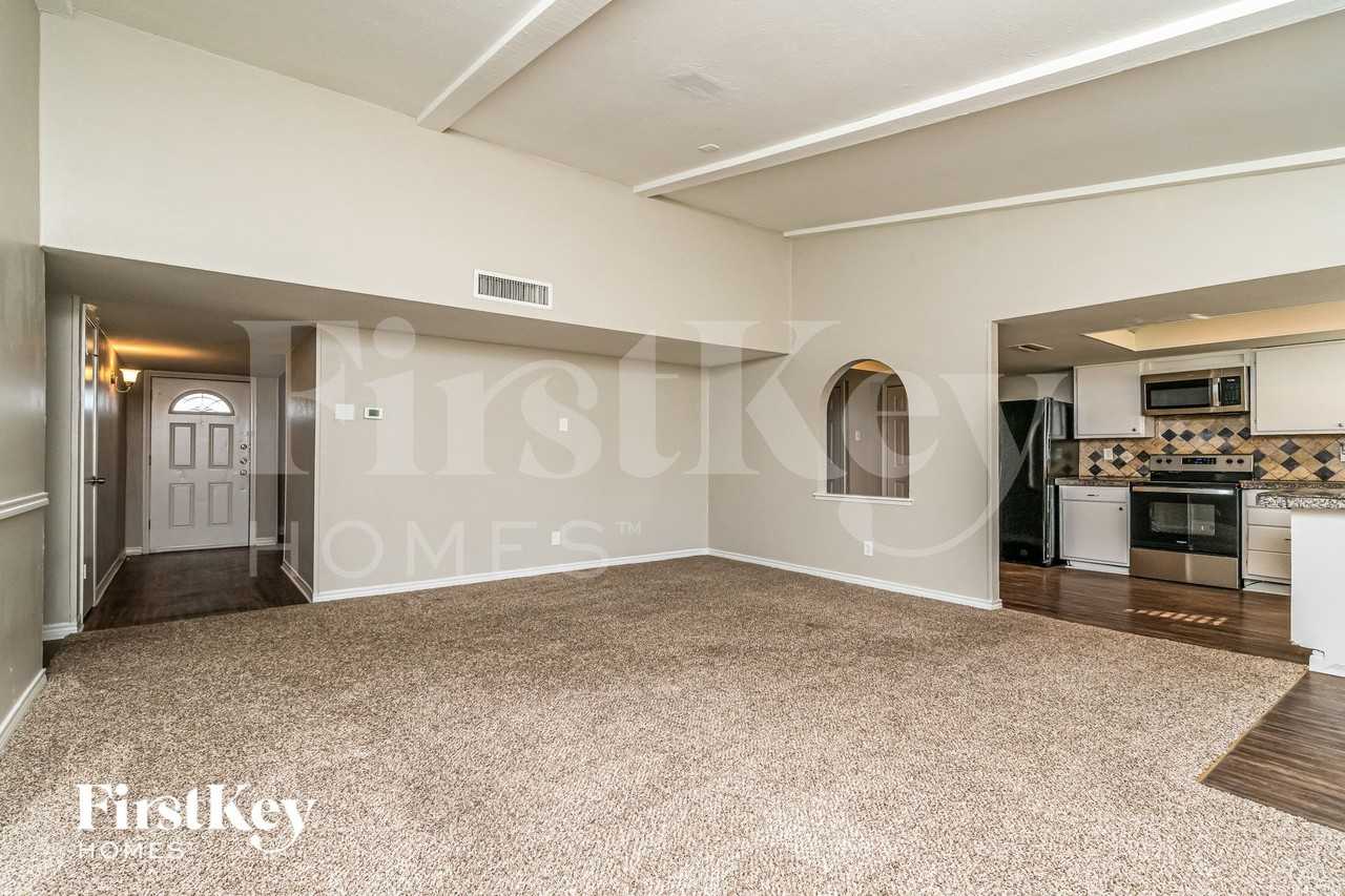 4913 Alta Oaks Ln - Photo 2 of 15