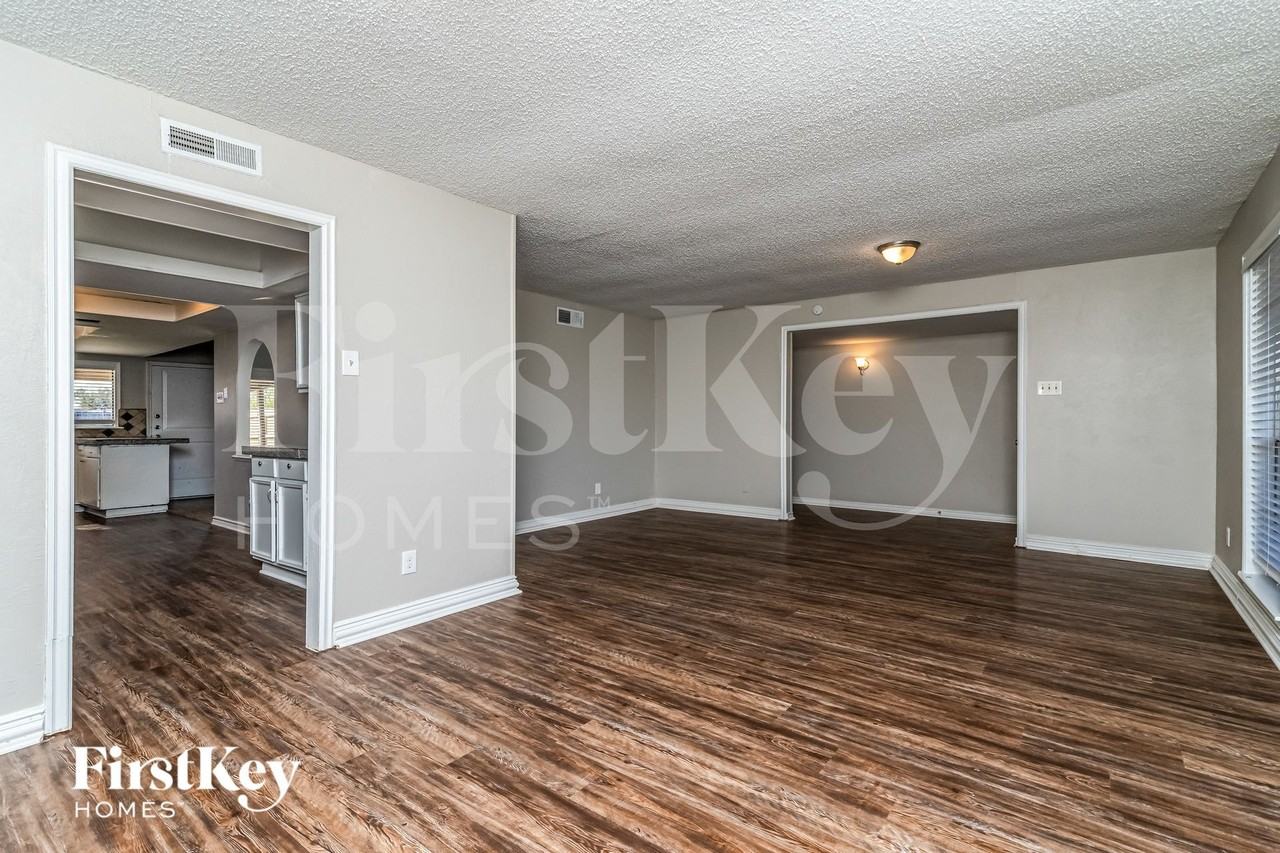 4913 Alta Oaks Ln - Photo 4 of 15