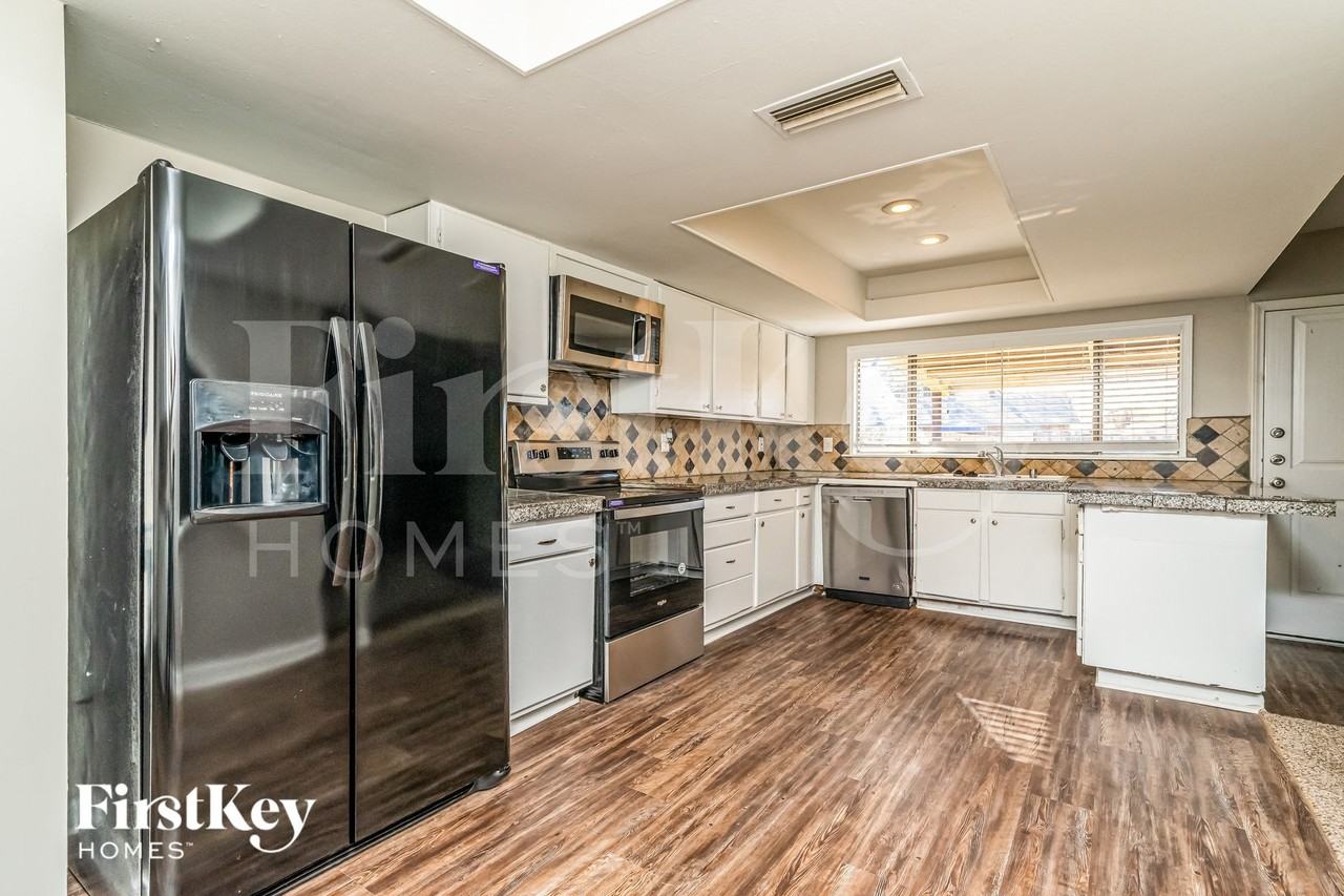 4913 Alta Oaks Ln - Photo 6 of 15