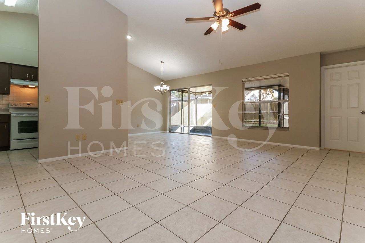 1423 Mohrlake Dr - Photo 2 of 15