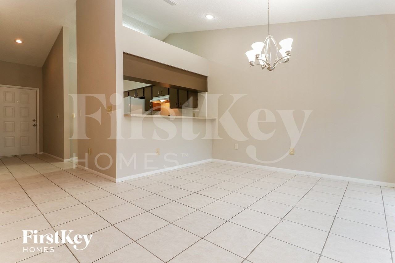 1423 Mohrlake Dr - Photo 3 of 15