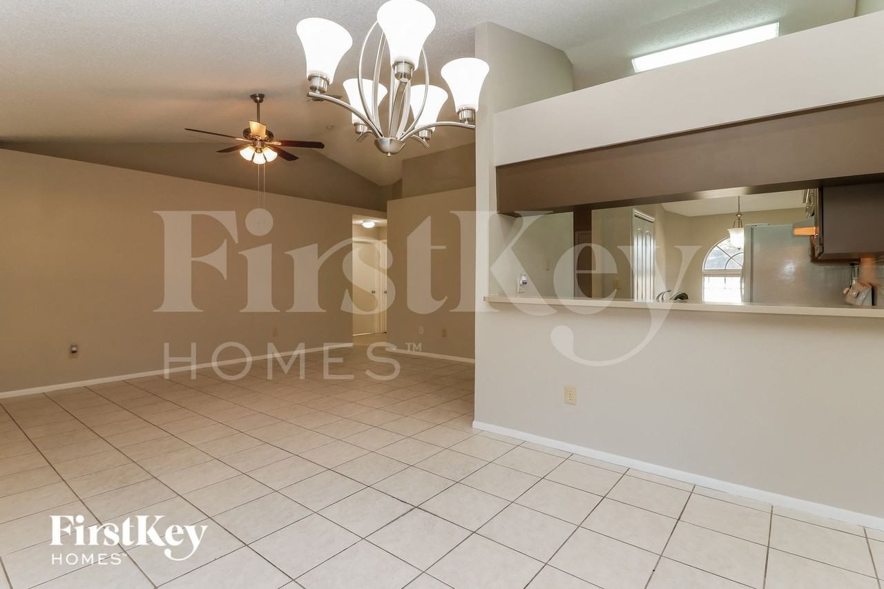 1423 Mohrlake Dr - Photo 4 of 15