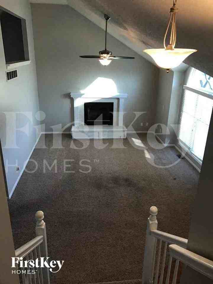 8320 N Allenton Dr - Photo 4 of 37