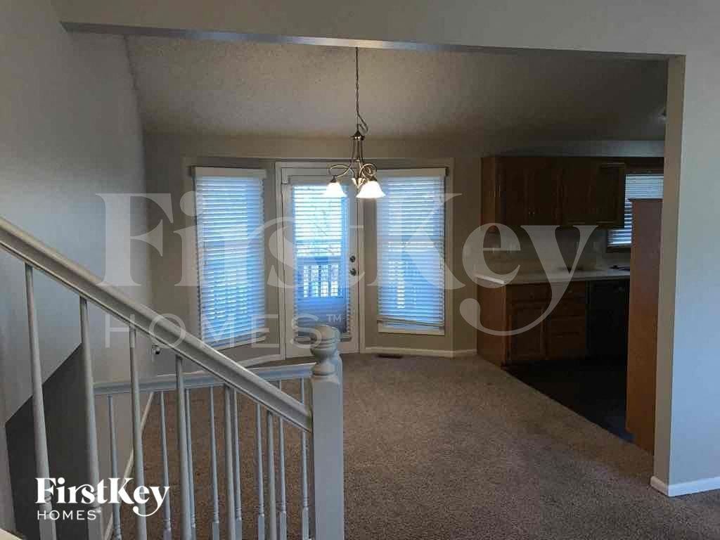 8320 N Allenton Dr - Photo 5 of 37