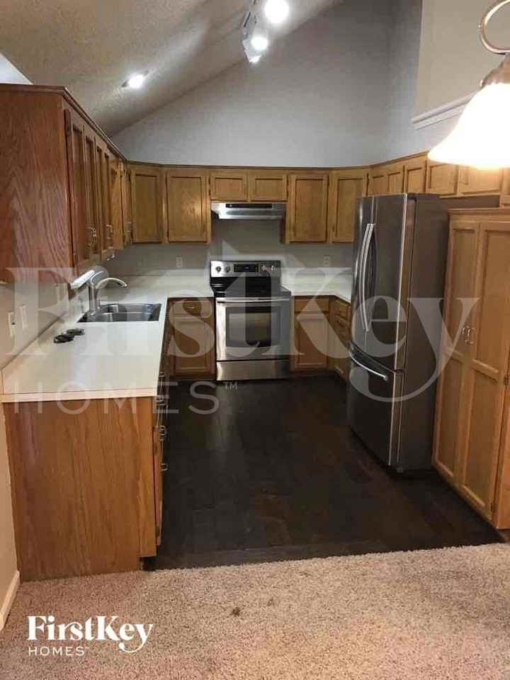 8320 N Allenton Dr - Photo 6 of 37