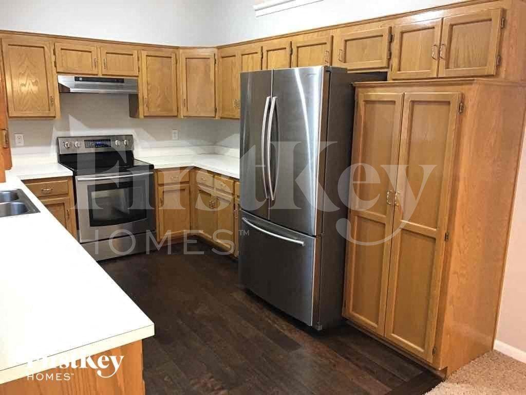 8320 N Allenton Dr - Photo 7 of 37