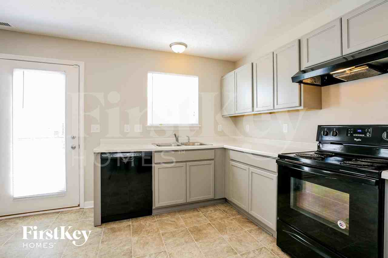 8107 Grove Berry Way - Photo 5 of 15