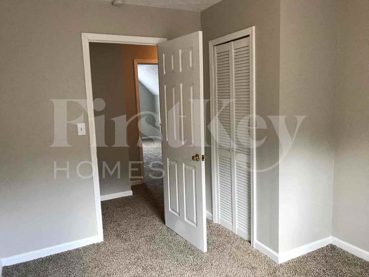 7945 Weathers Ct - Photo 4 of 30