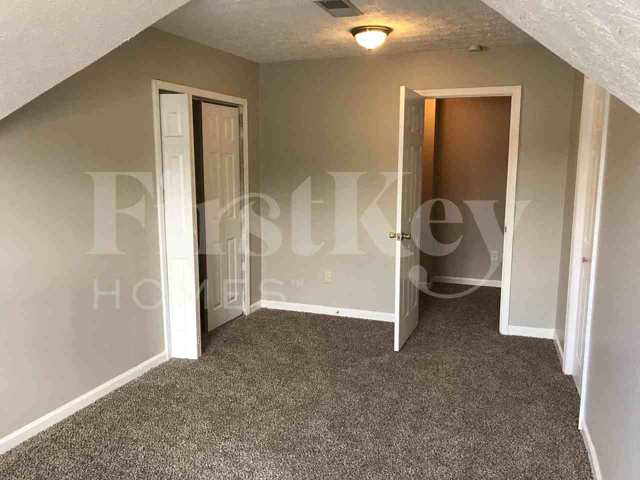 7945 Weathers Ct - Photo 5 of 30