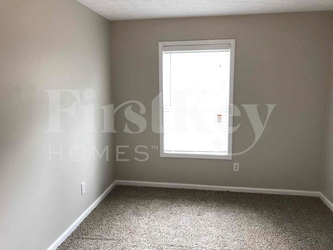 7945 Weathers Ct - Photo 6 of 30