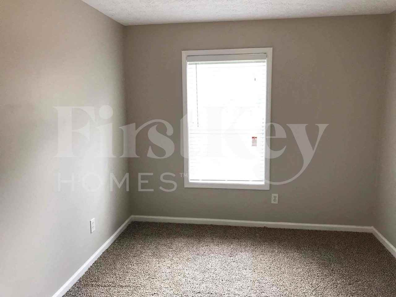 7945 Weathers Ct - Photo 7 of 30