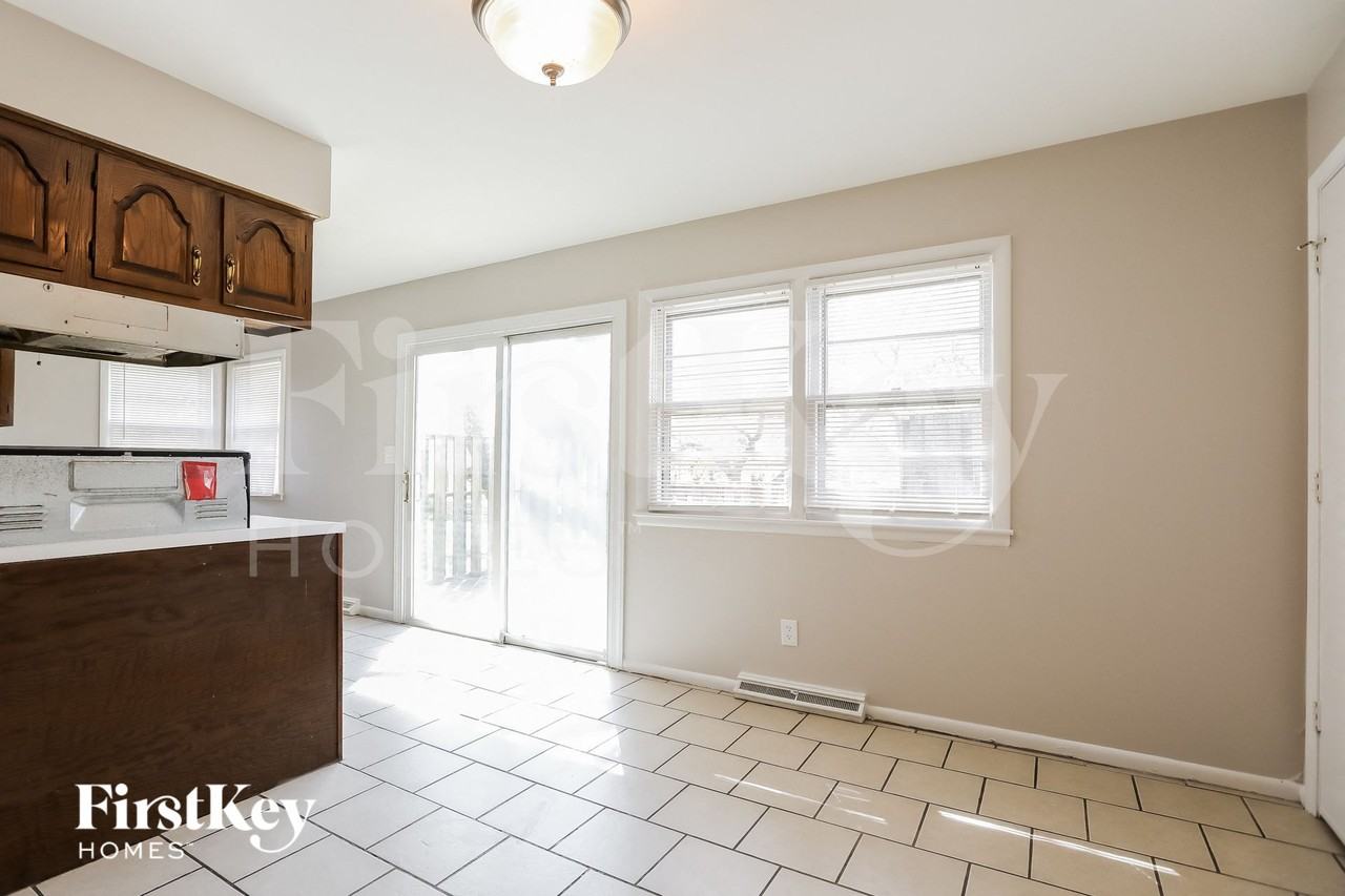 7712 Arlington Ave - Photo 5 of 15