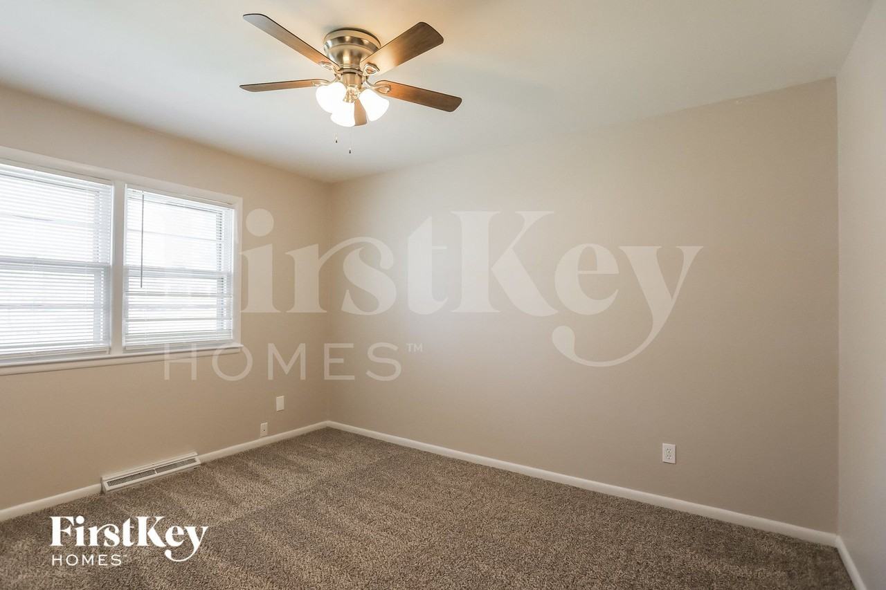 7712 Arlington Ave - Photo 7 of 15