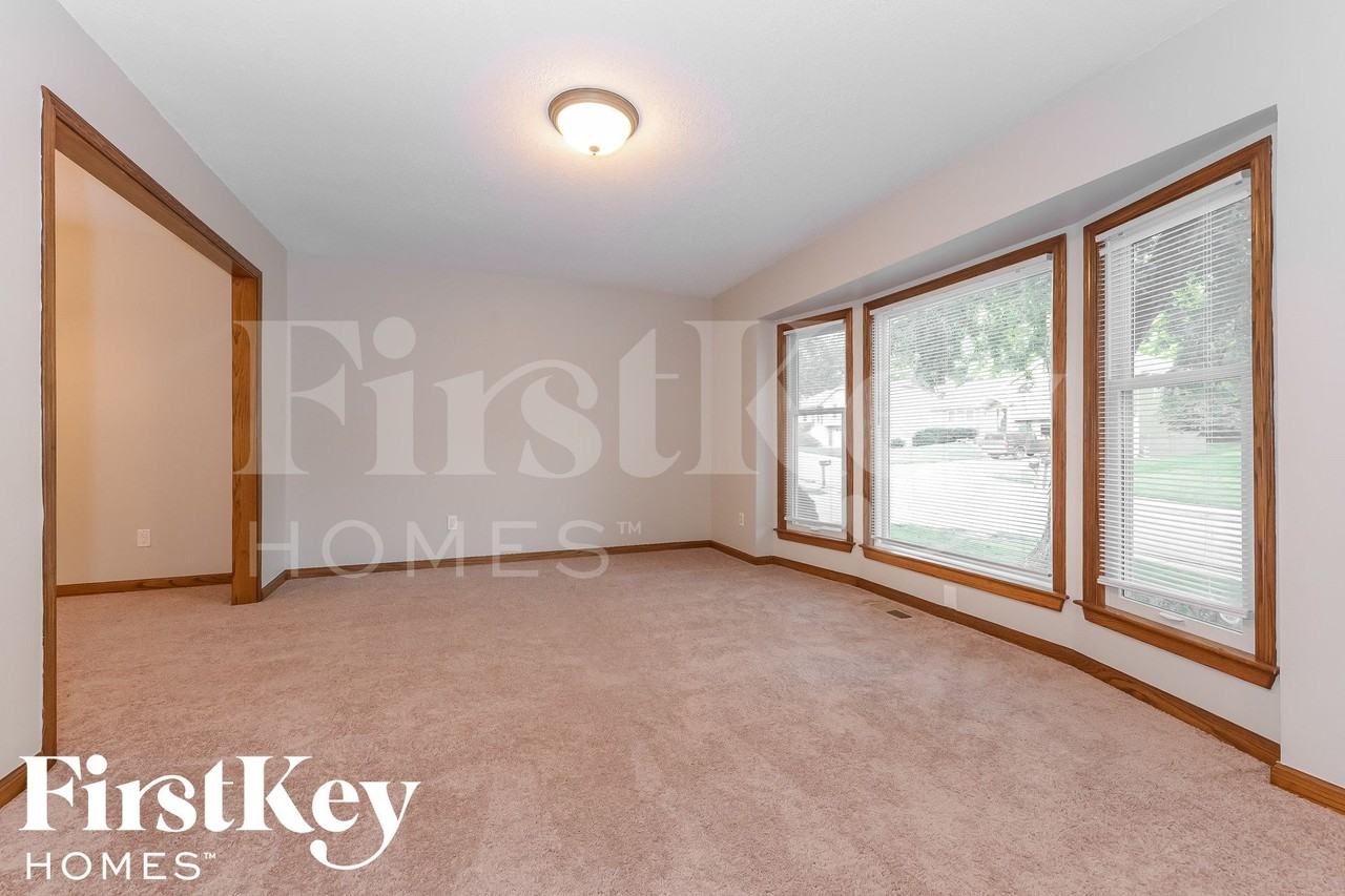 5817 N Indiana Ave - Photo 3 of 15