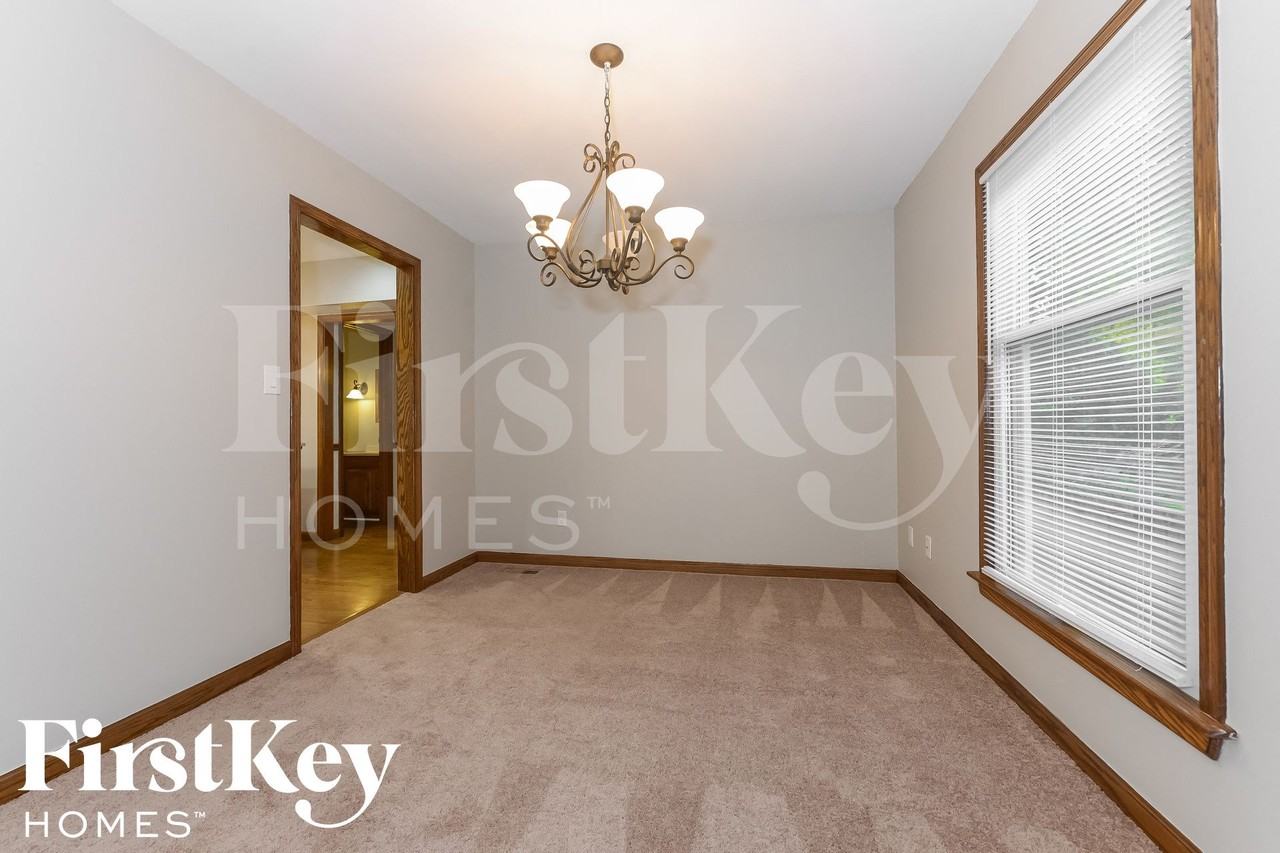 5817 N Indiana Ave - Photo 4 of 15