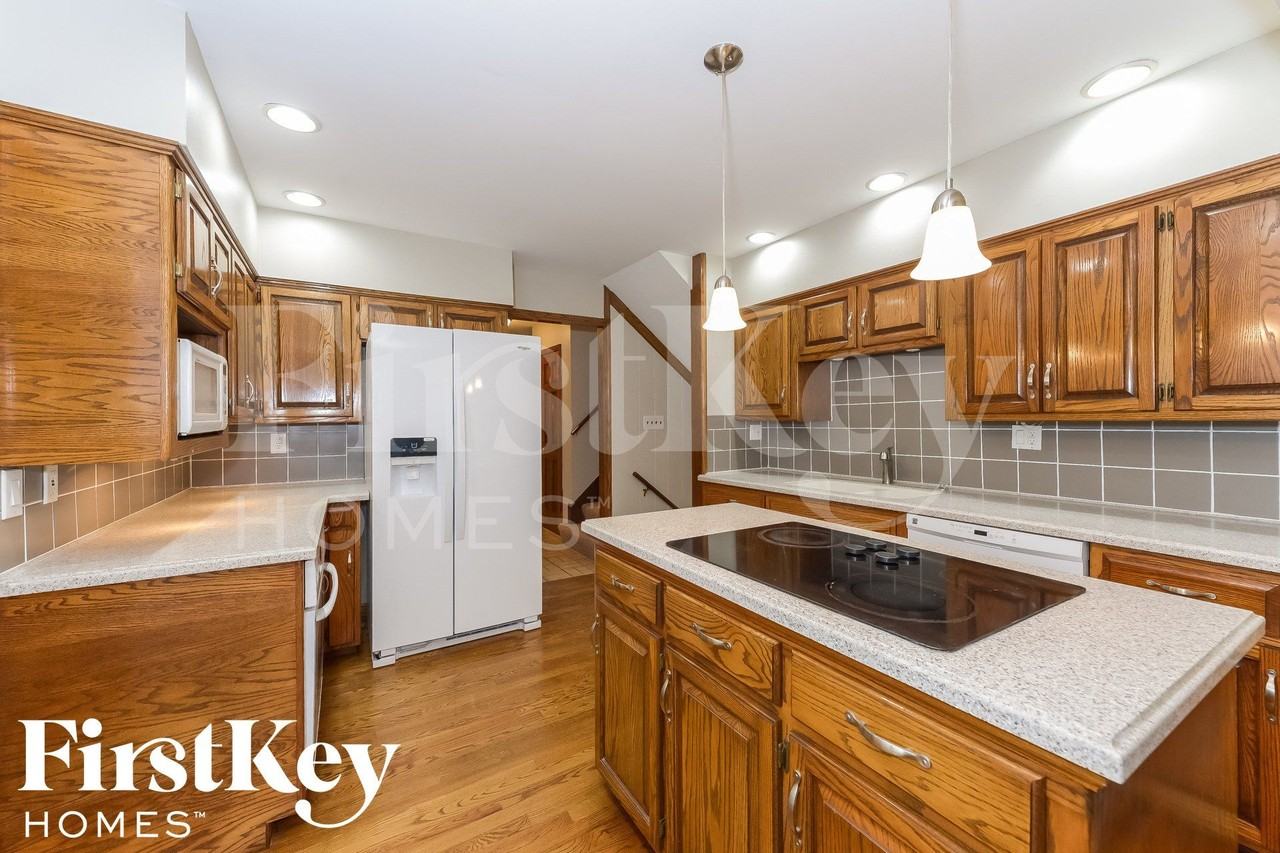 5817 N Indiana Ave - Photo 6 of 15