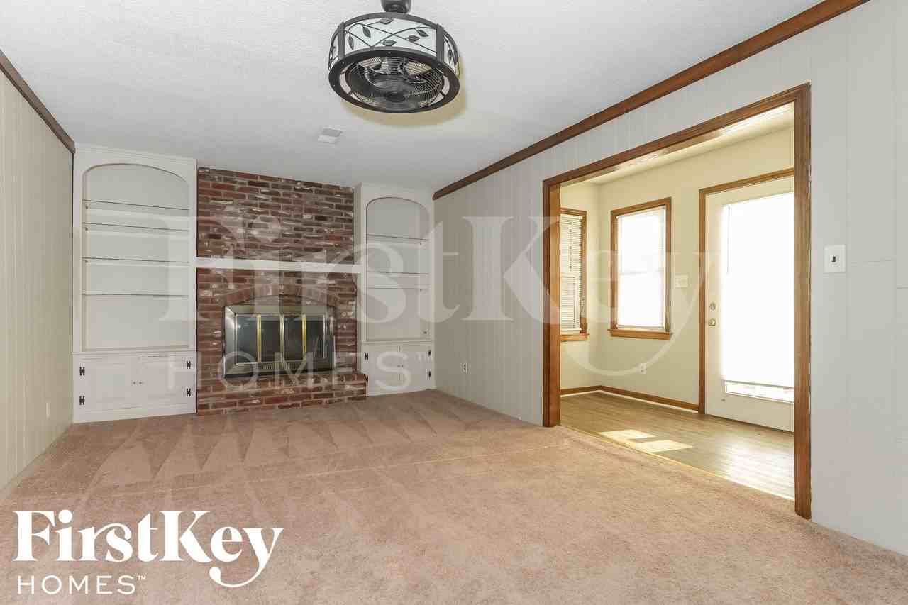 5817 N Indiana Ave - Photo 7 of 15