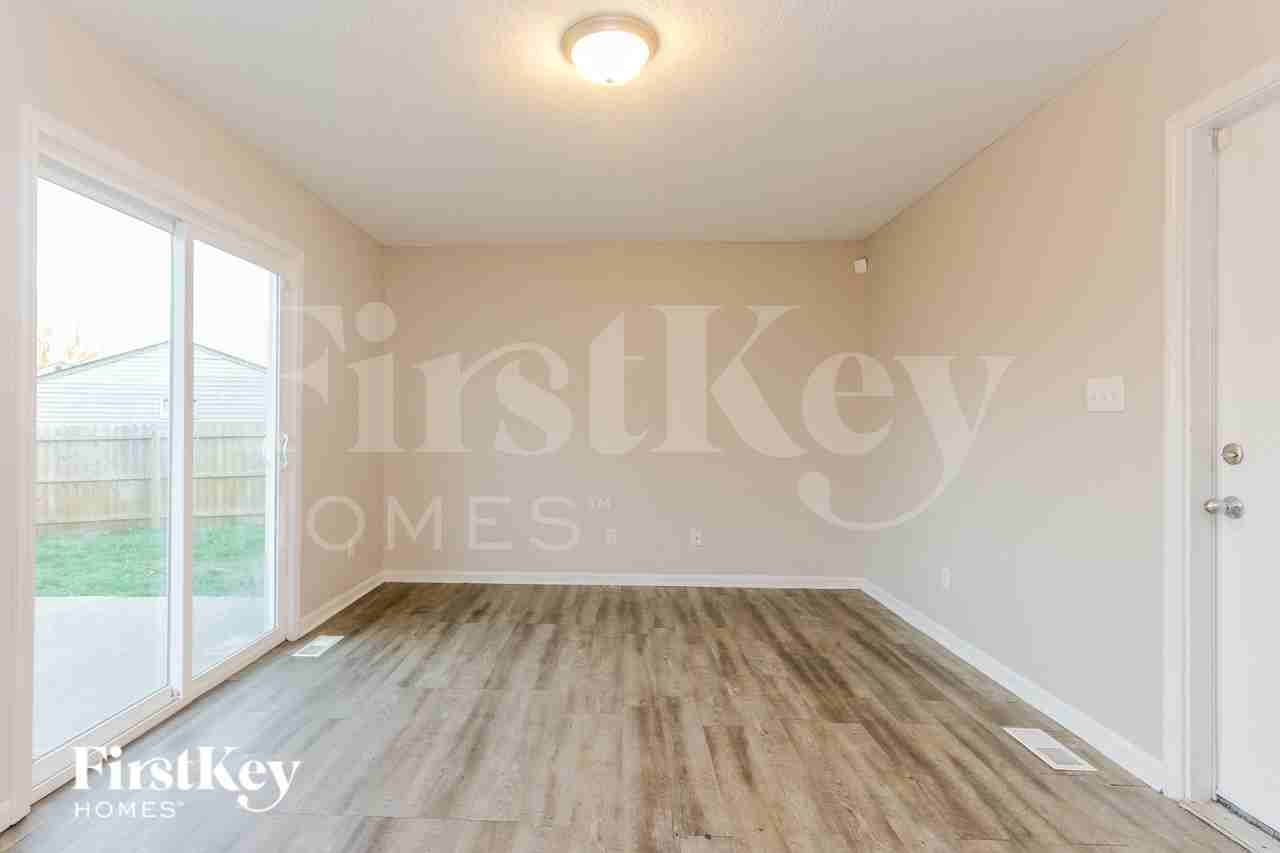 5357 Traditions Dr - Photo 4 of 15