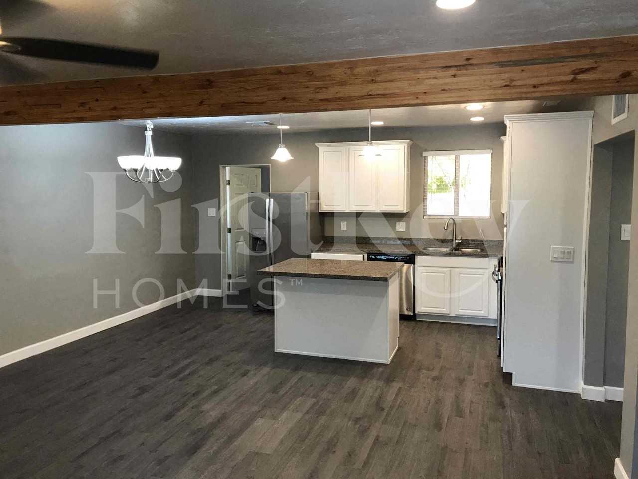 4319 N 15th Ave - Photo 3 of 13