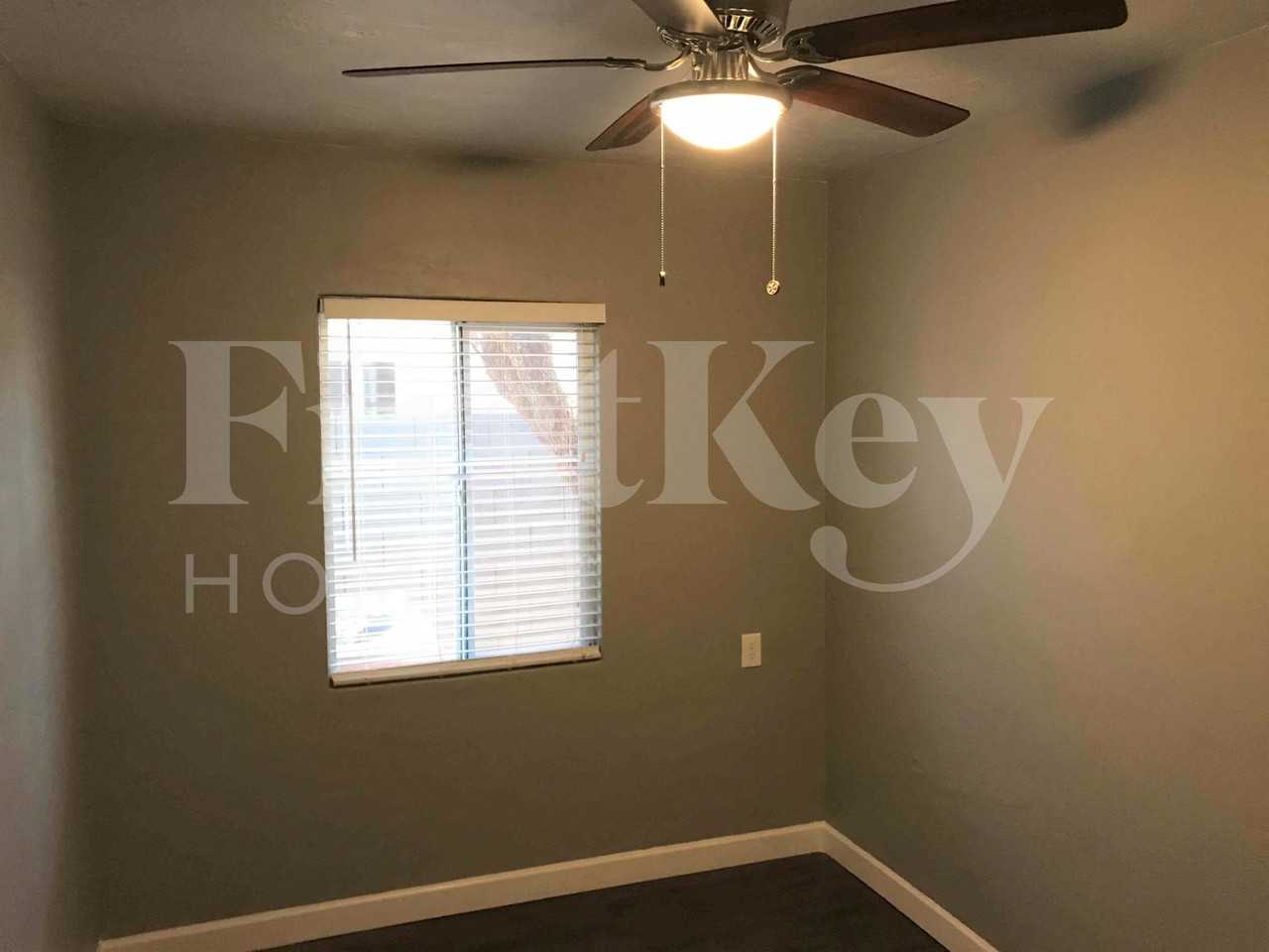 4319 N 15th Ave - Photo 7 of 13
