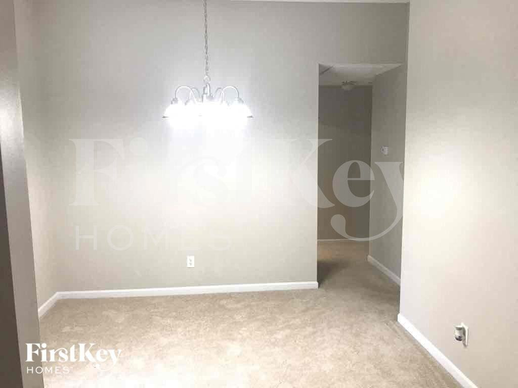 3300 Dunfield Ct - Photo 4 of 13