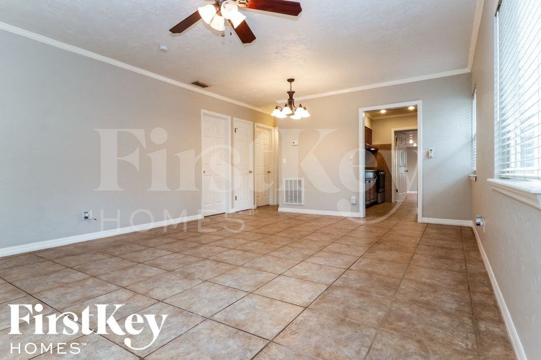 3113 Union St N - Photo 3 of 15