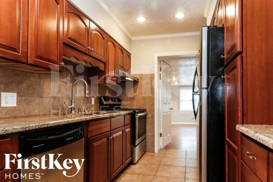 3113 Union St N - Photo 4 of 15