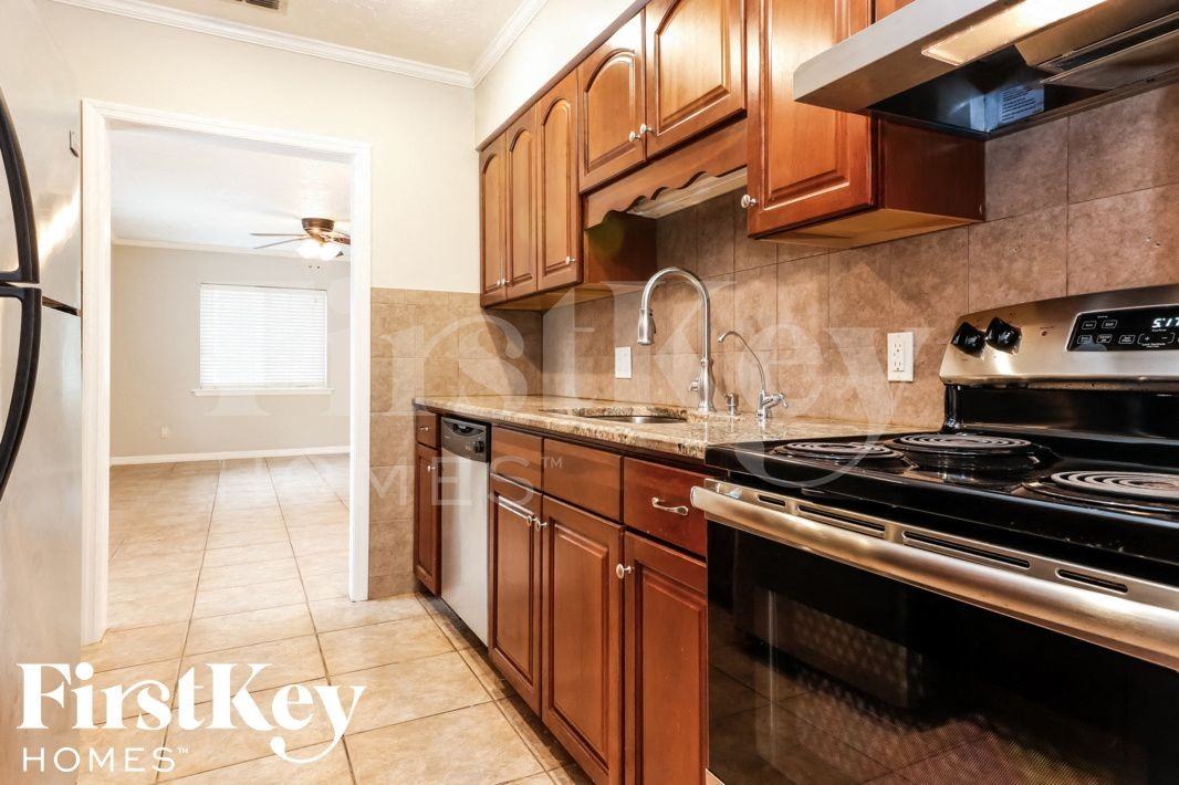 3113 Union St N - Photo 6 of 15