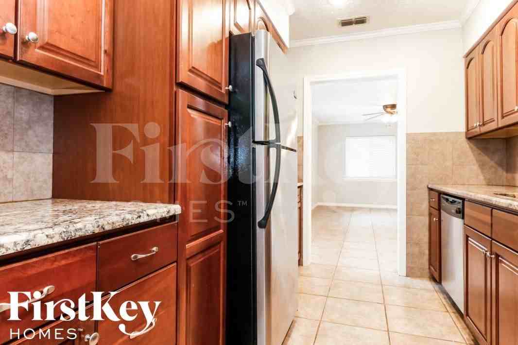 3113 Union St N - Photo 7 of 15