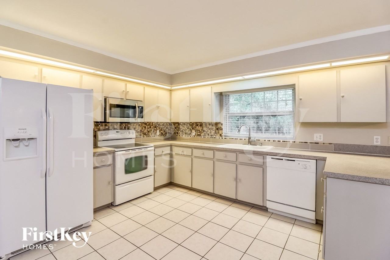 2413 Timbercreek Loop E - Photo 5 of 15